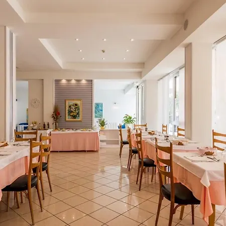 Отель Alda Червия